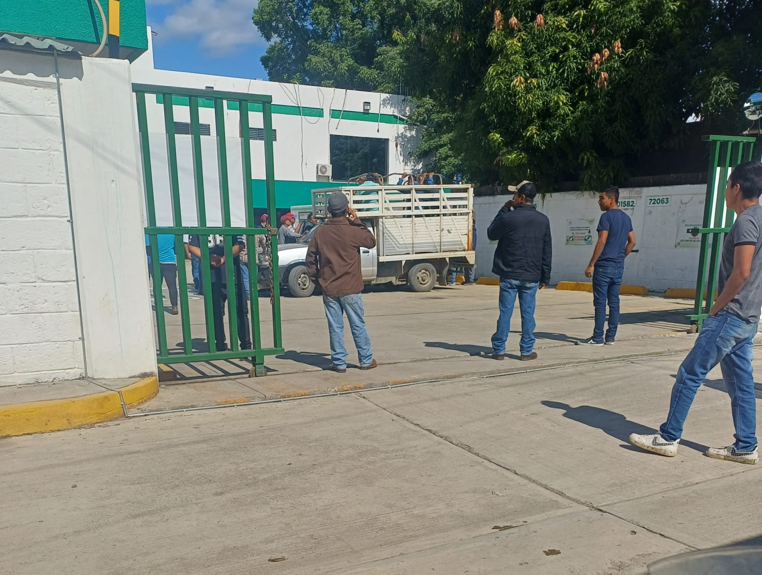 Comuneros de Huejutla retienen a empleado de la CFE | El Universal Hidalgo
