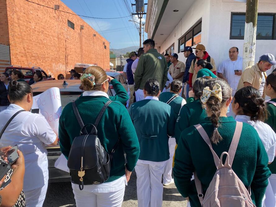 El IMSS informó que ya llegó el recurso para pagarles y que de acuerdo con las necesidades es como les van a llamar al personal eventual para ser contratado | Foto: Luis Soriano