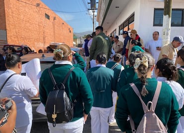 Trabajadores del IMSS protestan en Pachuca por falta de renovación de contratos