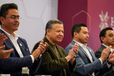 Menchaca pide paciencia ante rumores de sucesión: “No por mucho madrugar amanece más temprano”