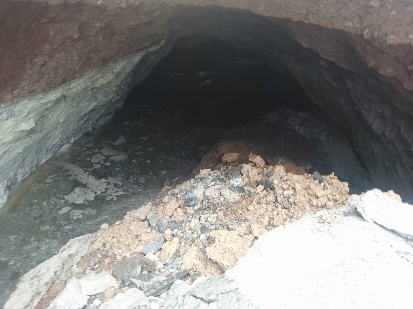 El gobierno municipal de Tula informó del cierre de la calle y explicó que el hundimiento se debe a que el drenaje de la zona está colapsado Foto: Joselyn Sánchez