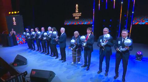 Emotiva Investidura del Salón de la Fama 2025: Una noche para la historia del futbol