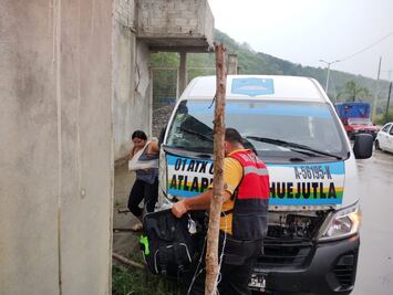 Usuarias de transporte lesionadas en accidente sobre la México-Tampico