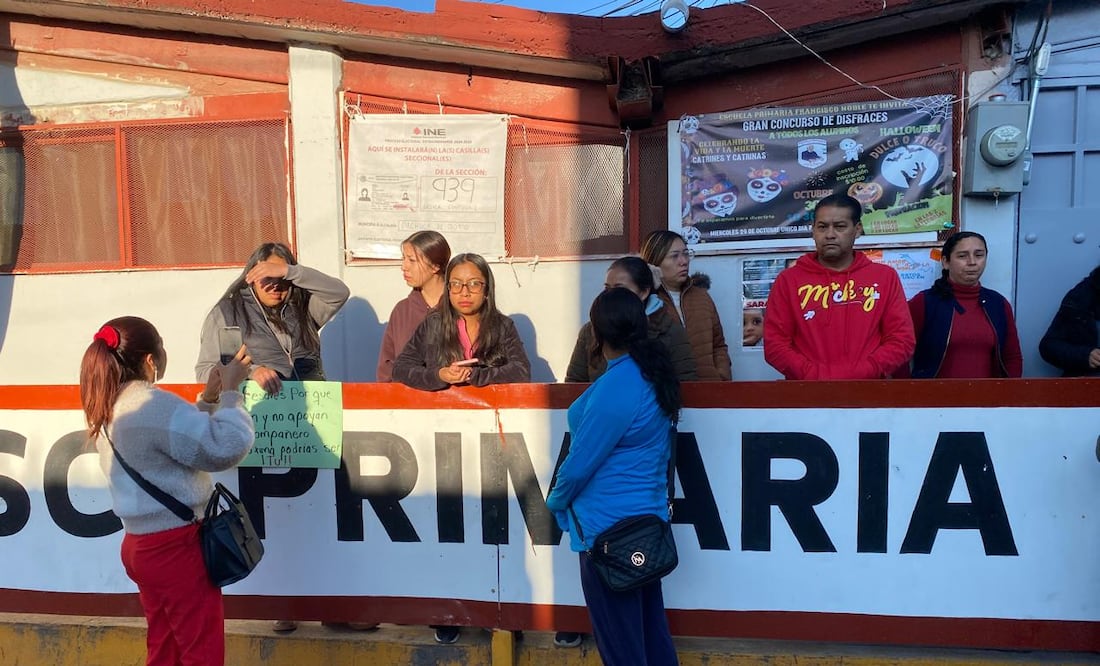 Bloqueo en primaria de Pachuca | Foto: Luis Soriano