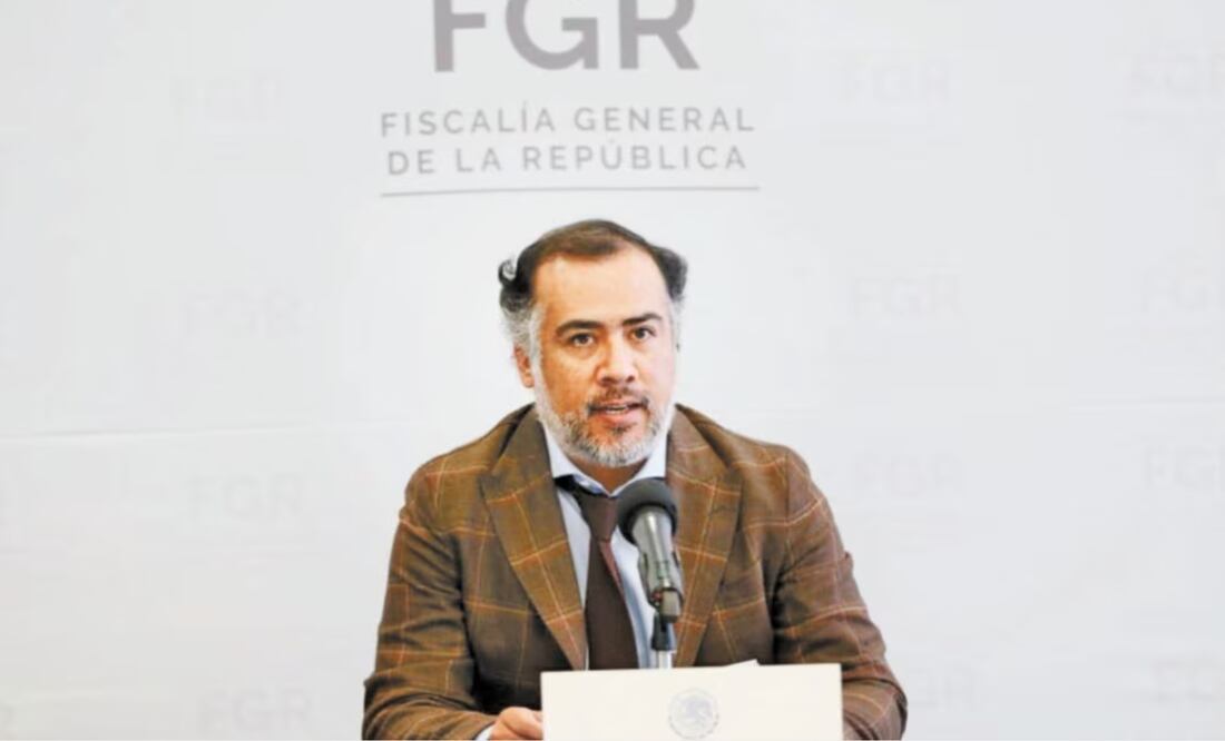 El presidente Andrés Manuel López Obrador reveló que investiga a Omar Gómez Trejo, exfiscal especial del caso Ayotzinapa, por supuestas omisiones en la investigación, entre ellas, el no actuar contra presuntos responsables | Foto: El Universal