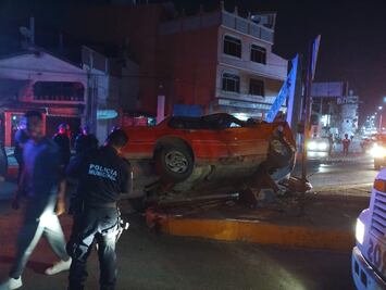 Pareja sobrevive a accidente en Huejutla