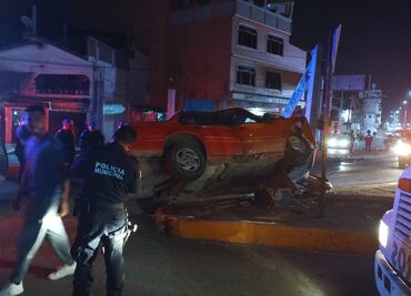 Pareja sobrevive a accidente en Huejutla