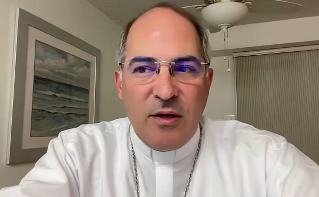 Monseñor Héctor Mario Pérez, Secretario General de la Conferencia del Episcopado Mexicano en Con los de Casa. Foto: Captura