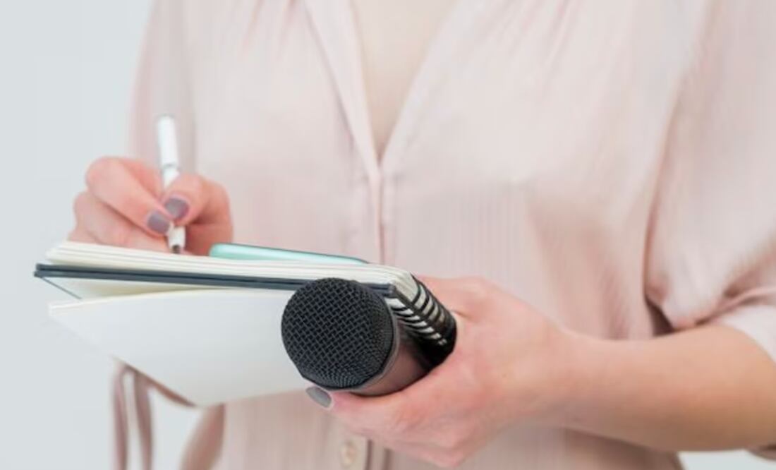 Cómo la IA y la automatización redefinen el mercado laboral. Fuente: Freepik.