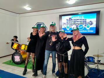 Exbaterista The Scorpions y el grupo Dracarys ponen a rockear a jóvenes hidalguenses