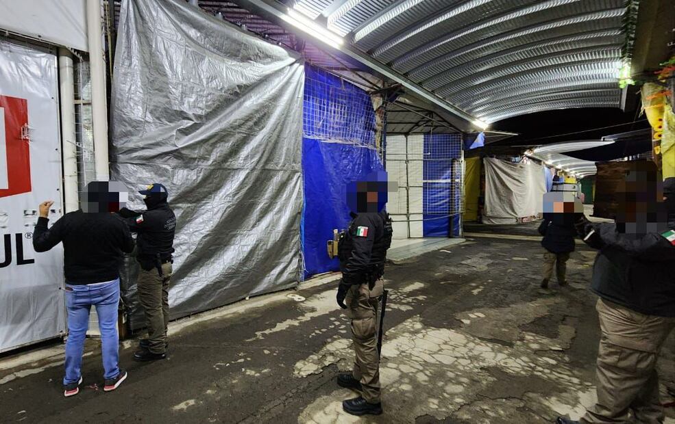 Tras operativo en plaza comercial de Tulancingo descubren prendas piratas | Foto: Especial