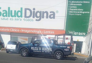 Hombre fallece repentinamente en sala de espera de clínica en Pachuca