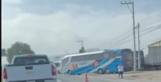 Carretera Pachuca -Actopan bloqueada parcialmente por manifestación 