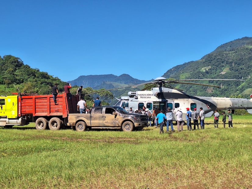El ejercito se encuentra llevando víveres a comunidades incomunicadas I Foto: Especial
