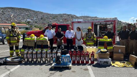 Entrega alcalde de Pachuca equipo a Protección Civil