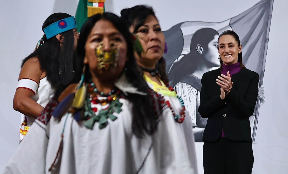 La presidenta de México, Claudia Sheinbaum, en su conferencia de este lunes 30 de junio de 2025 en Palacio Nacional. Asiste: Claudia Brugada, jefa de gobierno de la Ciudad de México. Foto: Agencia EL UNIVERSAL/Berenice Fregoso/LCG.