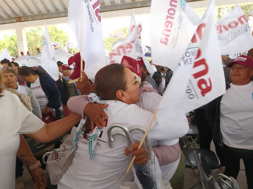 En arranque de campaña, Lorena García es recibida por la comunidad indígena de Santa Ana Hueytlalpan | Foto: Especial