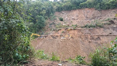 Derrumbes y daños persisten en la Tenango-San Bartolo-Huehuetla