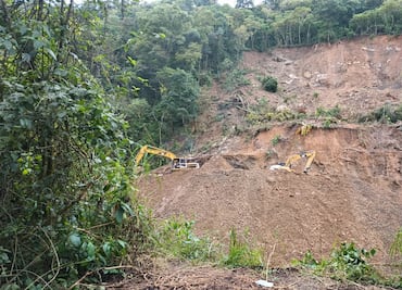 Derrumbes y daños persisten en la Tenango-San Bartolo-Huehuetla