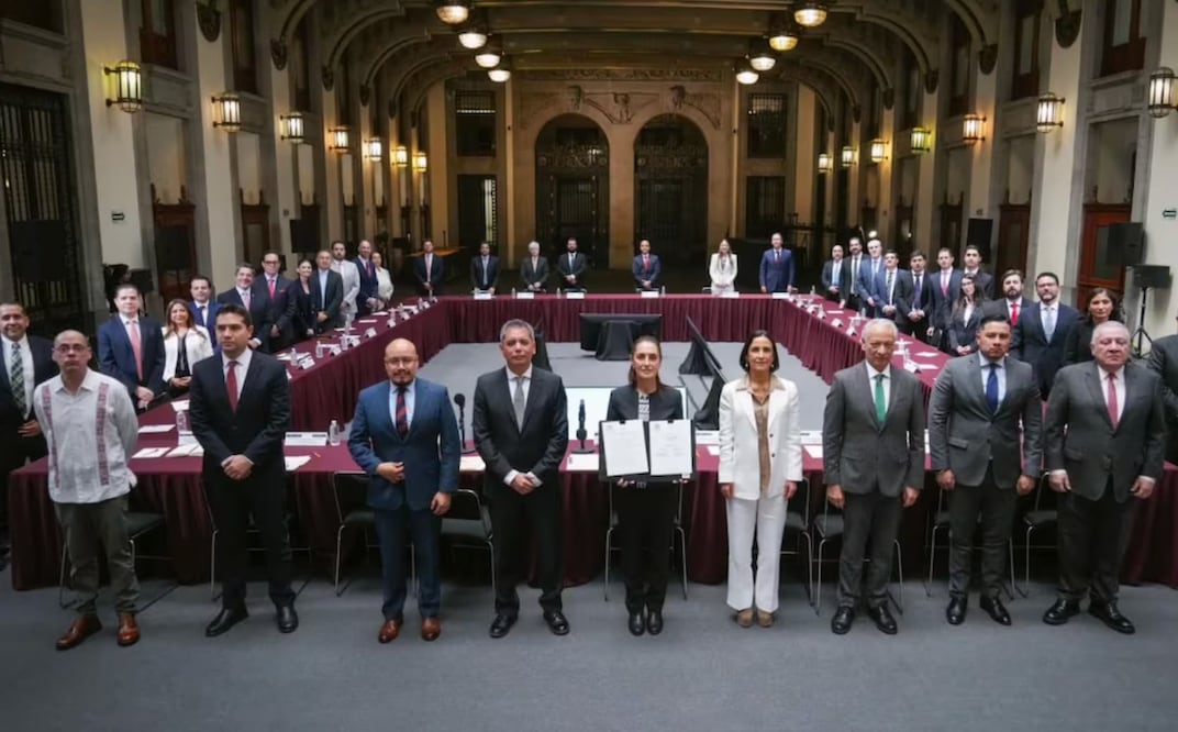 La presidenta Claudia Sheinbaum renueva acuerdo volunjtario del precio de la gasolina. Foto: tomada de la cuenta de X de @Claudiashein