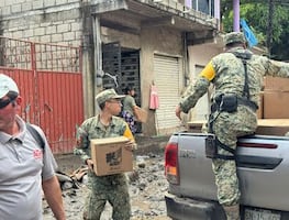 Gobierno de Hidalgo y Ejército Mexicano llevan ayuda humanitaria a zonas afectadas en Huehuetla