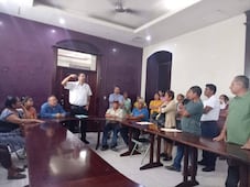 Vecinos de Huejutla protestan por presuntos cobros excesivos en colonia