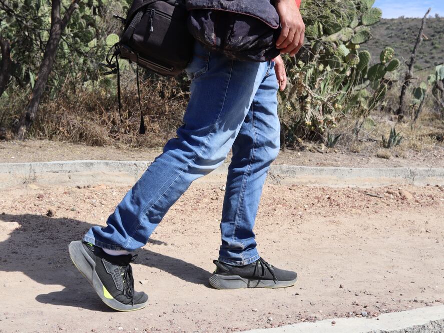 En Tasquillo una persona fue deportada y acudió con autoridades de Ixmiquilpan para solicitar asesoría sobre programas de ayuda estatales | Foto: Cinthya Carbajal