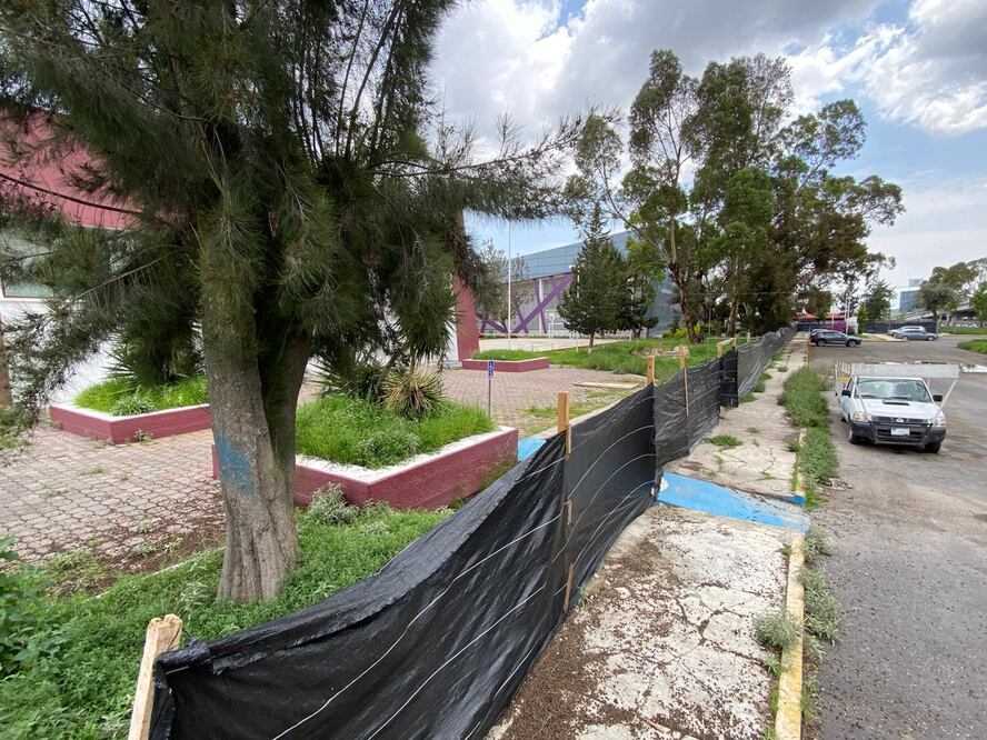 La alberca tiene más de 10 años sin utilizarse tras detectarse fisuras | Foto: Luis Soriano