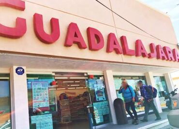 Delincuentes asaltan dos sucursales de Farmacias Guadalajara en Pachuca