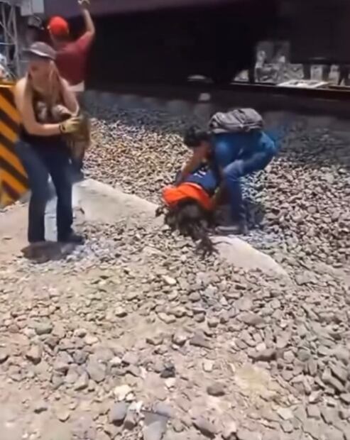 ¿Qué medidas de seguridad se deben tomar al presenciar el paso de locomotoras? | Captura de video