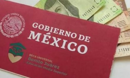 Se manifiestan en Coordinación de Becas Benito Juárez en Huejutla