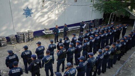 Huejutla refuerza a su corporación con entrega de equipo táctico a policías municipales