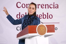 Sheinbaum plantea regular uso de redes sociales en escuelas