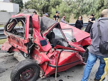 Carambola deja 5 vehículos destrozados en la México-Pachuca