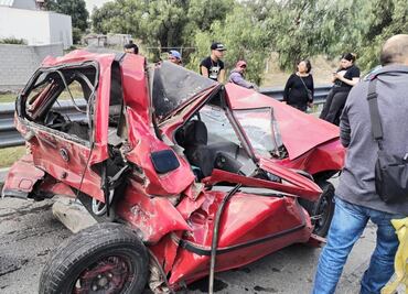 Carambola deja 5 vehículos destrozados en la México-Pachuca