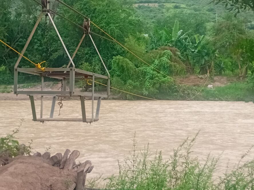 Actualmente la gente cruza el río mediante una tirolesa l Foto:Especial