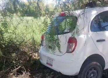 Hallan dos cuerpos con impactos de bala dentro de un auto chocado en Tula