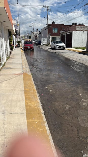 Las calles comienzan afectarse debido al agua I  Foto: Cortesía