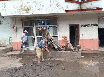 Huehuetla mantiene labores de recuperación a dos semanas de la inundación