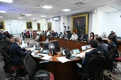 Entre bromas y llamadas al orden, clausuran el periodo ordinario en Congreso de Hidalgo