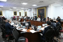 Entre bromas y llamadas al orden, clausuran el periodo ordinario en Congreso de Hidalgo