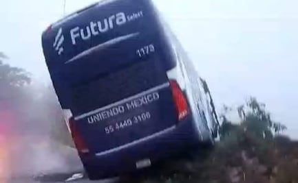 Autobús Futura casi cae a barranco en carretera de la Huasteca por condiciones climáticas