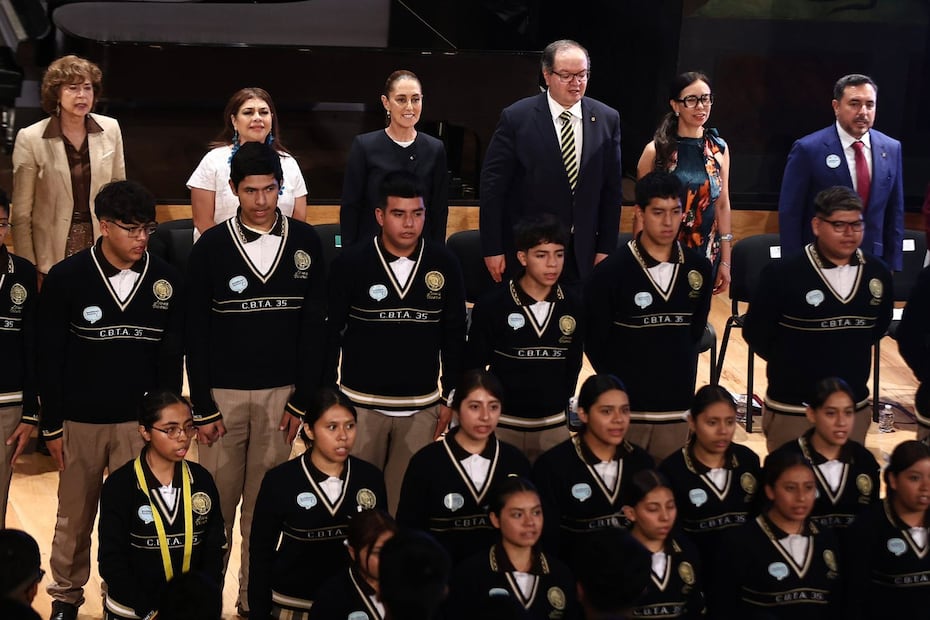 La presidenta de México, Claudia Sheinbaum, preside la Ceremonia del Primer Ciclo Escolar del Bachillerato Nacional. Asisten: Jefa de Gobierno de la CDMX, Clara Brugada, secretario de la SEP, Mario Delgado. Martes 26 agosto 2025. Foto: Agencia EL UNIVERSAL/Berenice Fregoso/LCG