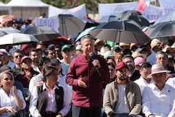 Miles de hidalguenses siguen en Plaza Juárez mensaje de Claudia Sheinbaum por aniversario de su triunfo electoral