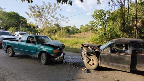 Accidente frontal en carretera Huejutla-Chalahuiyapa deja cuatro heridos