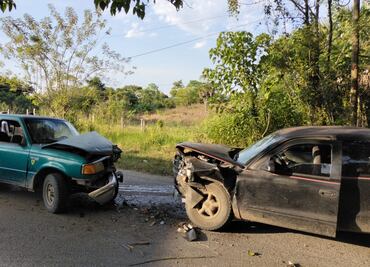 Accidente frontal en carretera Huejutla-Chalahuiyapa deja cuatro heridos