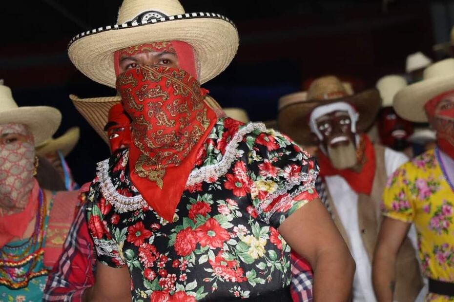 Con el destape de máscaras, termina el Xantolo Foto: Francisco Bautista