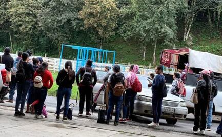 Bloquean carretera Pachuca–Tampico en Tlanchinol por exigencias de obra pública