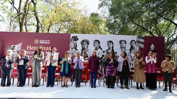 Xiuhtzatzin, mujer indígena nacida en Tula en Paseo de las Heroínas en avenida Reforma