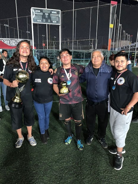 Originaria de la localidad de Tecolotitla en el municipio de Atlapexco, Candida Francisco Zavala, compartió que cuando era joven pensó en estudiar la carrera de derecho para ayudar a sus padres y su comunidad con los conflictos territoriales I foto: Especial